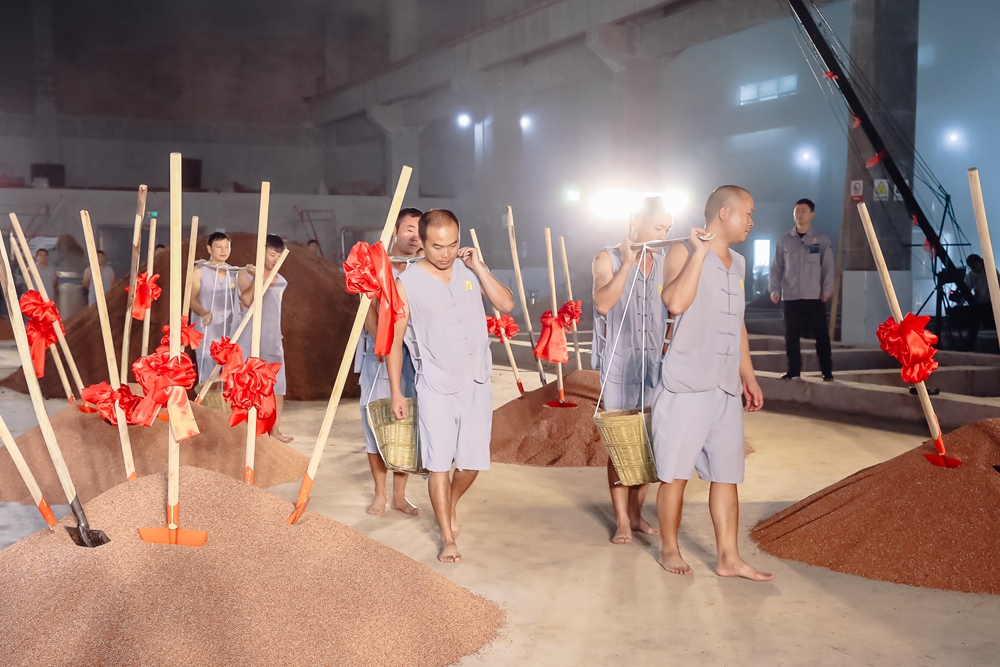 2021貴州勻酒隔妹河生態(tài)廠區(qū)啟用投產(chǎn)儀式(圖16) 貴州勻酒隔妹河生態(tài)廠區(qū)啟用投產(chǎn)儀式(圖16)